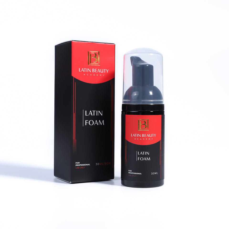 LATIN FOAM es una espuma limpiadora para el rostro que se utiliza antes y después de los tratamientos de Micropigmentación